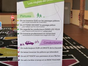 Totem des règles de circulation piétons et conducteurs - www.tousenroute.com