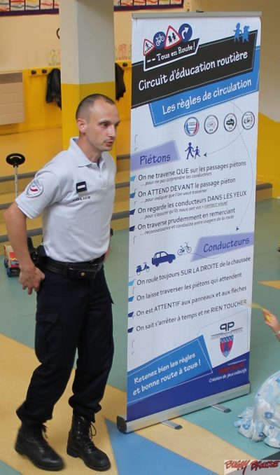 Totem des règles de circulation sur circuit d'éducation à la sécurité routière- Police Municipale www.tousenroute.com